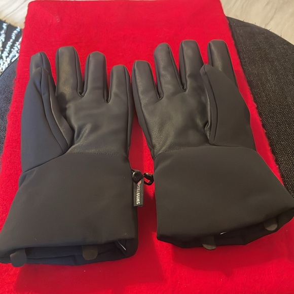 Swiss Tech Men’s Performance Gear Gloves-L/XL- Shell: 95% Polyester & 5% Spandex - Picture 2 of 5